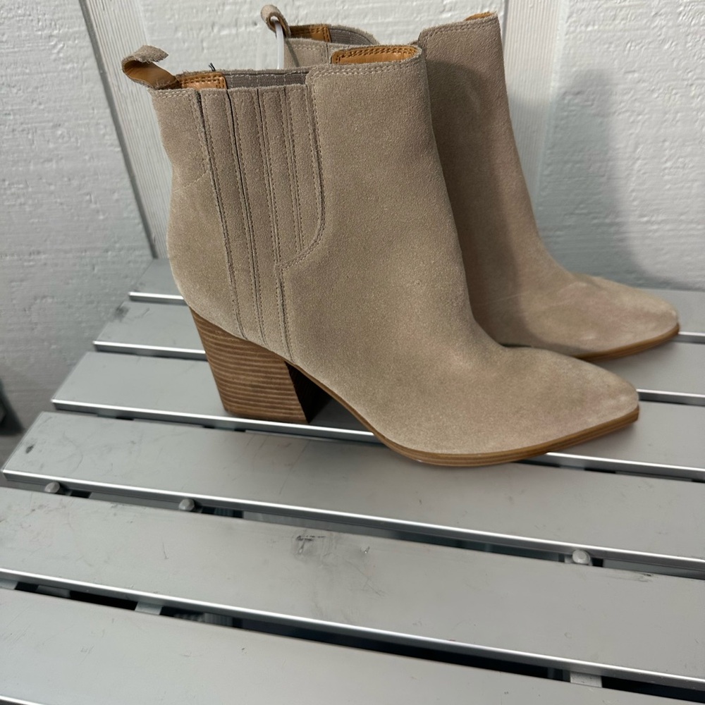 Marc Fisher Women's Matter Chelsea Ankle Boot in Cloud Suede Size 11 NWOT - Picture 5 of 11
